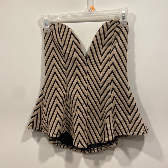 Boned corset style pulum top - Picture 1 of 6